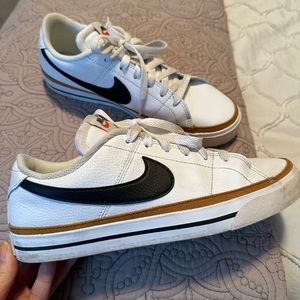 Nike court Legacy sneakers sz 10